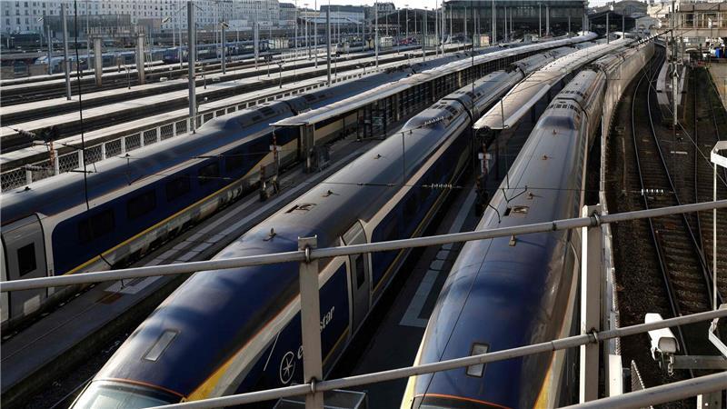 Auch Eurostar-Fernzüge von Paris durch den Eurotunnel nach London sind betroffen.
