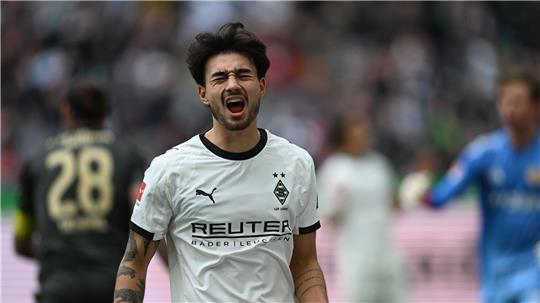 Auch Gladbachs Castrop traf das Tor nicht.