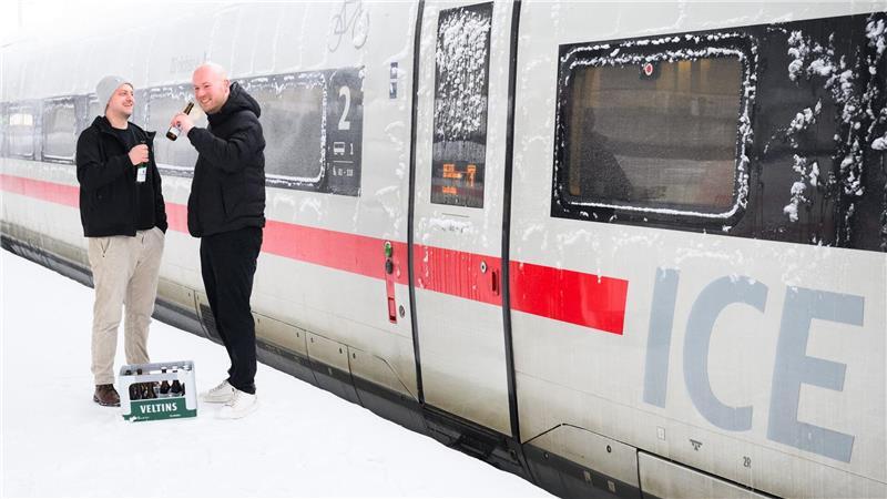 Auch HSV-Fans strandeten in Hannover.