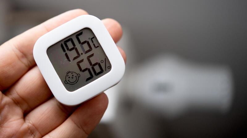 Schimmel in der Wohnung: Das raten Experten aus dem Kreis Stade Auch Hygrometer helfen, um die richtige Luftfeuchtigkeit im Blick zu haben.