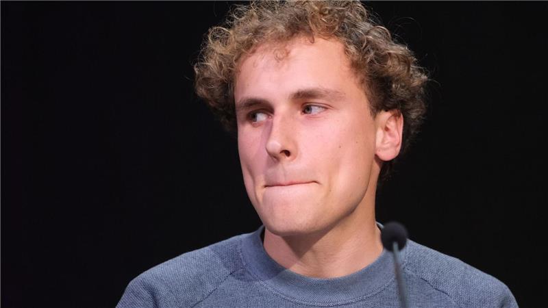 Trotz und Tränen: Grüne-Jugend-Chefin Nietzards Abschied Auch Jakob Blasel war sichtlich gerührt.