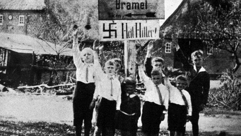 Auch Kinder wurden von den Nationalsozialisten instrumentalisiert, wie hier im Frühjahr 1932 im Kreis Lehe.