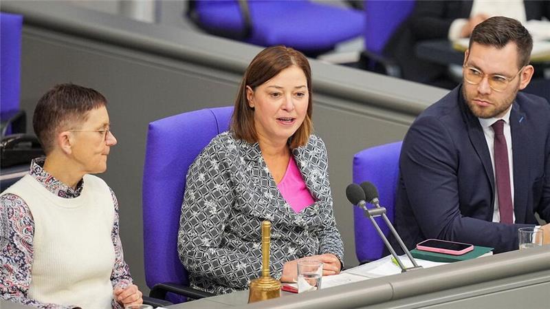 Abschied am Rednerpult: Kühnerts Appell an die Demokratie Auch Magwas verabschiedete sich emotional.