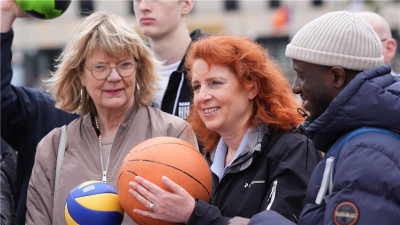 Auch Monica Lierhaus (Mitte), Journalistin und Fernsehmoderatorin, unterstützt die Initiative.