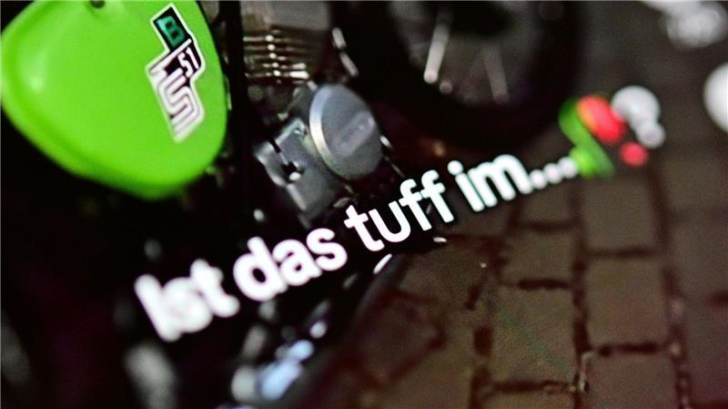 „Bin ich jetzt tuff?“ - Tiktoker will Ostdeutschland pushen Auch Mopeds der Marke Simson tauchen häufig in den Videos auf.
