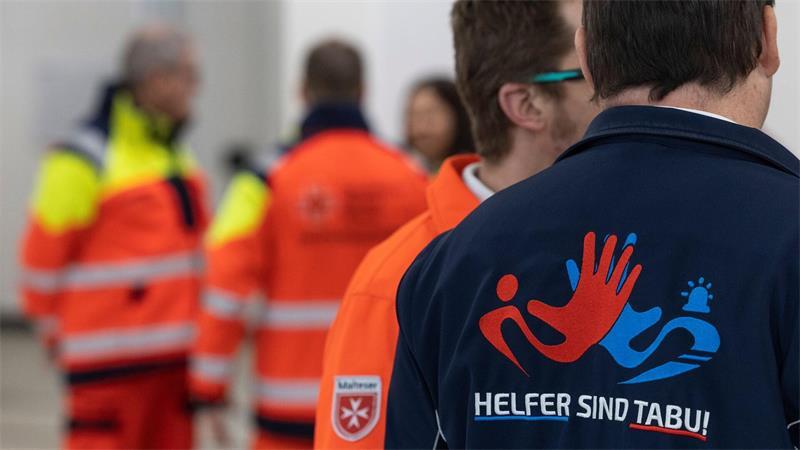 Härtere Strafen für Angriffe auf Zugbegleiter und Ärzte Auch Notfallsanitäter erlebten Anfeindungen und Übergriffe im Einsatz. (Symbolbild)