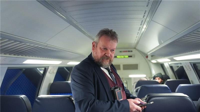 Auch Passagiere könnten den Schaffnern in Notsituationen helfen, betonte Hohn.