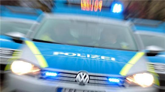 Auch Polizisten machen Fehler. Wenn sie den Dienstwagen falsch betanken oder fahrlässig einen Unfall verursachen, kommen hohe Regressforderungen auf sie zu.