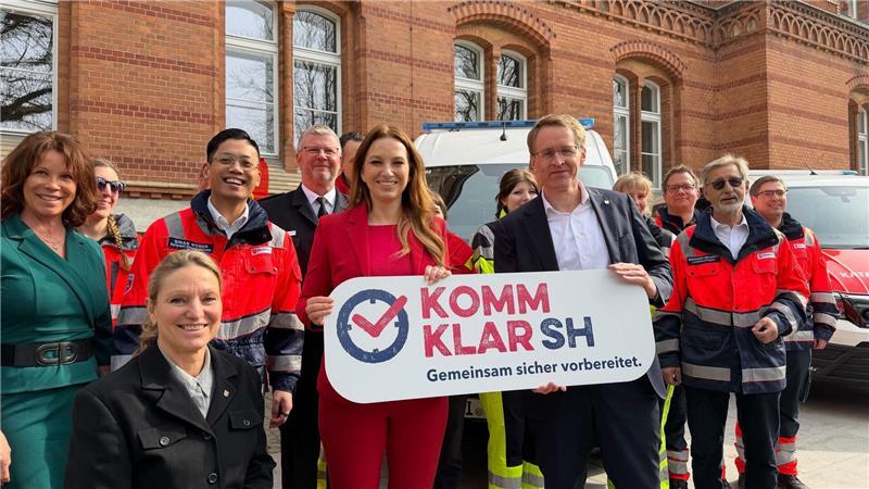 Auch Prominente wie Paralympics-Siegerin Kirsten Bruhn (unten links) unterstützen die Bevölkerungskampagne.