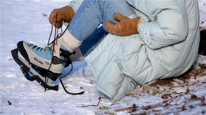 Auch Schlittschuhe waren bei vielen Händlern gefragt. (Symbolbild)