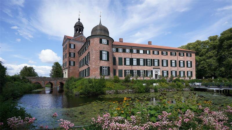 Auch Schlösser im Norden wie das Schloss Eutin laden zum Erkunden ein. (Archivbild)
