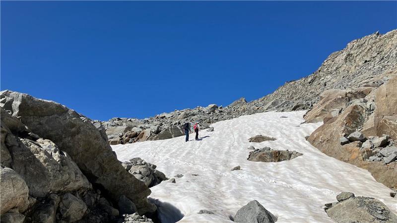 Klimakrise am Berg: Würmer fürs Hütten-Klo und Einfachheit Auch Schneefelder werden weniger - ein Problem für die Wasserversorgung auf hochgelegenen Hütten.