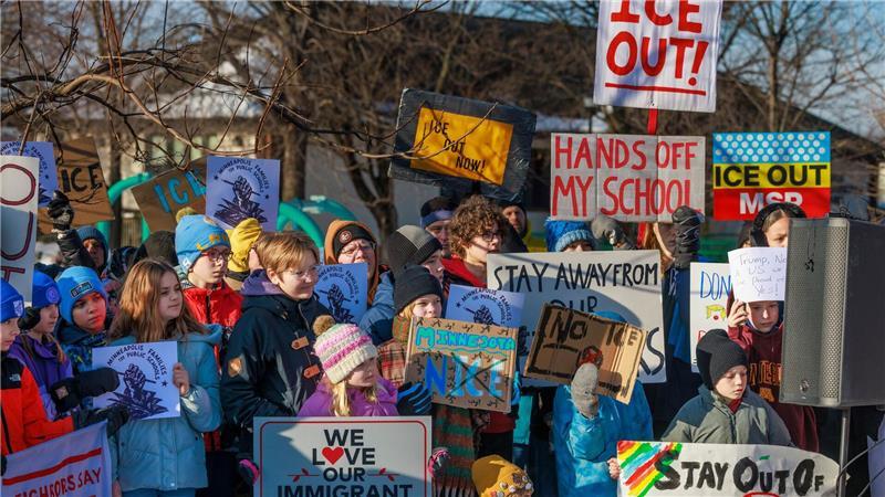 Auch Schüler protestierten.