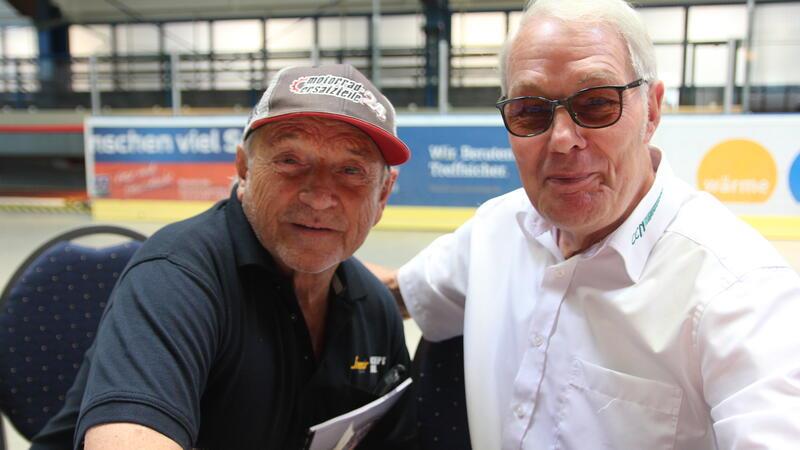 Auch Speedway-Legende Egon Müller (links) ist seit 2019 mit im Team des Classic Club Niederelbe um seinen Vorsitzenden Claus Bredehöft.