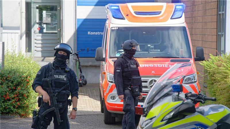 Auch Spezialeinheiten sind vor Ort.