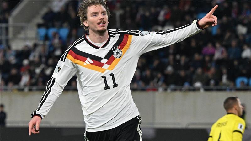 Auch Stürmer Nick Woltemade findet das Jersey, das Deutschland auch bei der WM 2026 tragen will, „Weltklasse“, wie er sagte. (Archivbild)