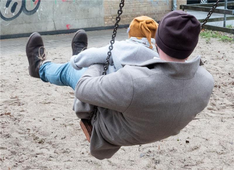 Urlaub für Väter nach Geburt: Fehlanzeige Auch Väter sollen nach der Geburt Zeit mit der Familie verbingen und dabei Geld bekommen.