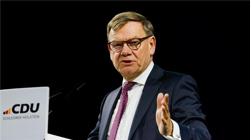 Auch Wadephul hält eine Rede.