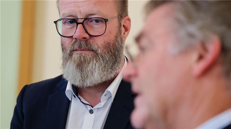 Was Lyten-Chef auf der Fabrik-Baustelle bei Heide plant Auch Wirtschaftsminister Claus Ruhe Madsen (CDU) sprach mit Cook.