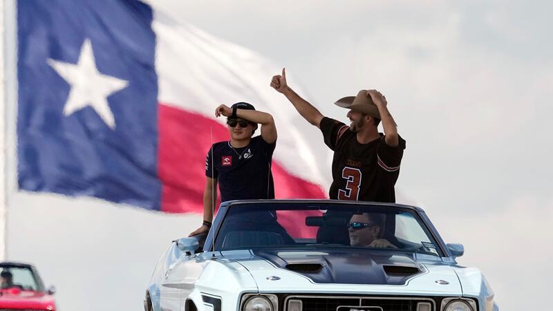 Auch Yuki Tsunoda (l) und Daniel Ricciardo fahren weiter zusammen in Red Bulls zweitem Team.
