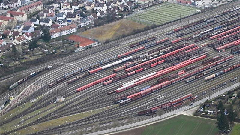 Jeder fünfte Europäer ist zu viel Verkehrslärm ausgesetzt Auch Züge können eine Lärmbelastung sein. (Illustration)