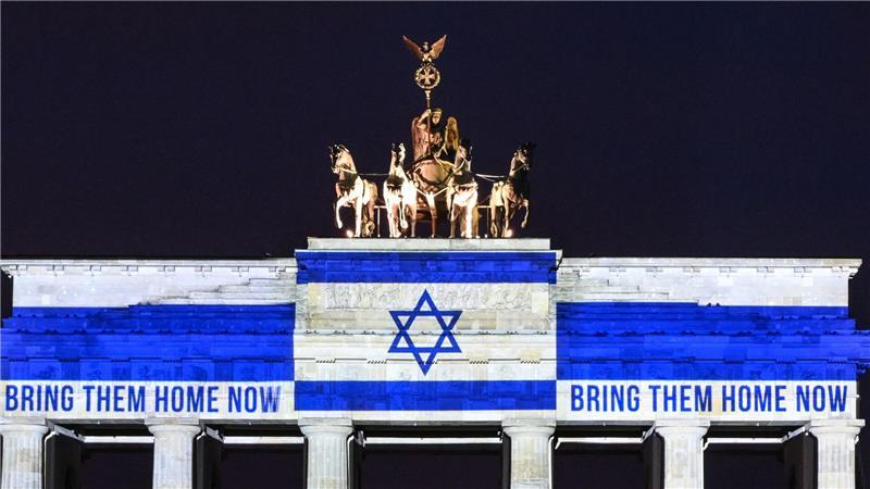 Auch am Brandenburger Tor wurde der Geiseln gedacht und ihre Freilassung gefordert.