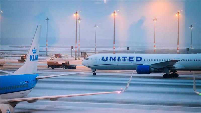 Auch am Freitagmorgen blieb der Flughafen BER dicht.