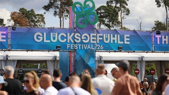 Auch am zweiten Festivaltags sorgte der Streit um Alphaville abseits der guten Stimmung auf dem Ring und der ausverkauften Tickets für Debatten.