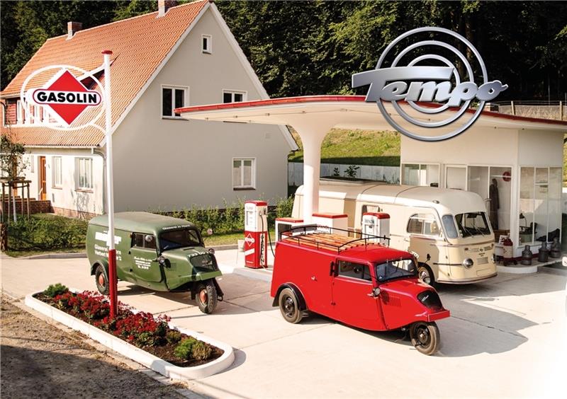 Treffen der kultigen Tempo-Lieferfahrzeuge made in Harburg Auch an der 50er-Jahre-Tankstelle aus Stade stehen am Pfingstsonntag die historischen Kult-Dreiräder made in Harburg. Foto: FLMK
