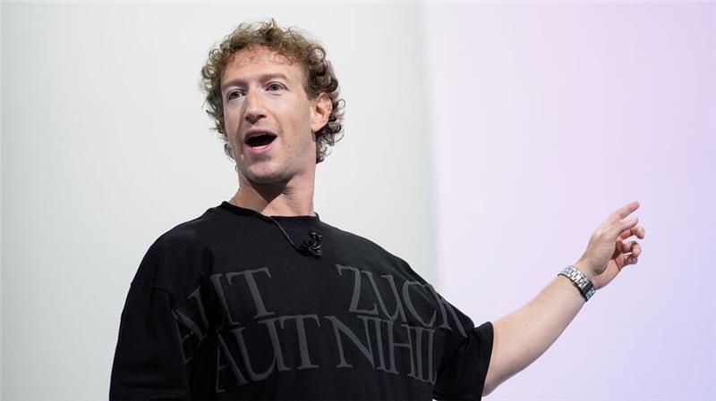 Auch auf die jüngste umstrittene Entscheidung von Meta-Chef Mark Zuckerberg ging Biden indirekt ein. (Archivild)