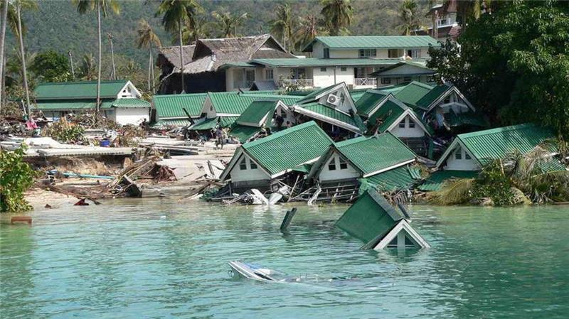 „Das Wasser kommt“: 20 Jahre nach der Tsunami-Katastrophe Auch auf thailändischen Inseln wie Koh Phi Phi hatte der Tsunami katastrophale Folgen. (Archivbild)