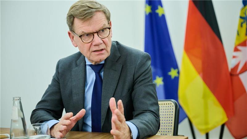 Auch bei den vom Klimawandel stark betroffenen kleinen Inselstaaten im Indopazifik will Außenminister Johann Wadephul (CDU) um Unterstützung für die deutsche Kandidatur zum UN-Sicherheitsrat werben.