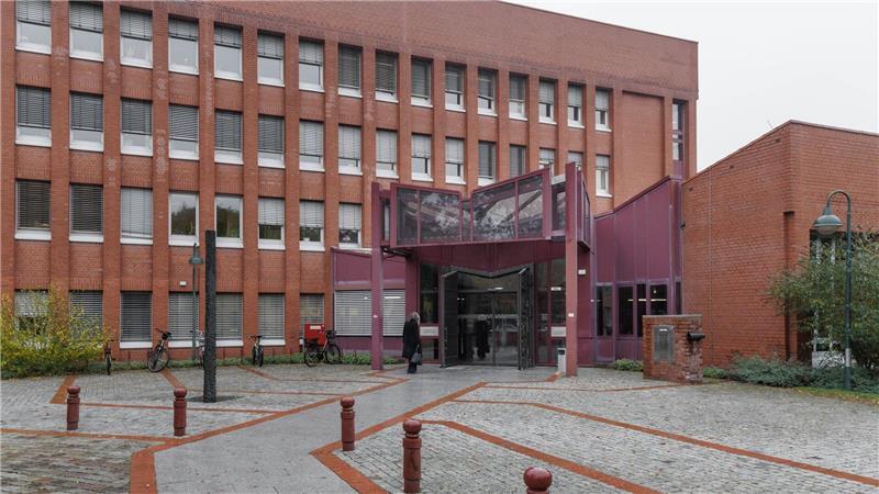 Auch das Amtsgericht in Norderstedt ist sanierungsbedürftig. Über die Zukunft des Gebäudes ist noch nicht entschieden, das Gericht soll innerhalb der Stadt umziehen. (Archivbild)