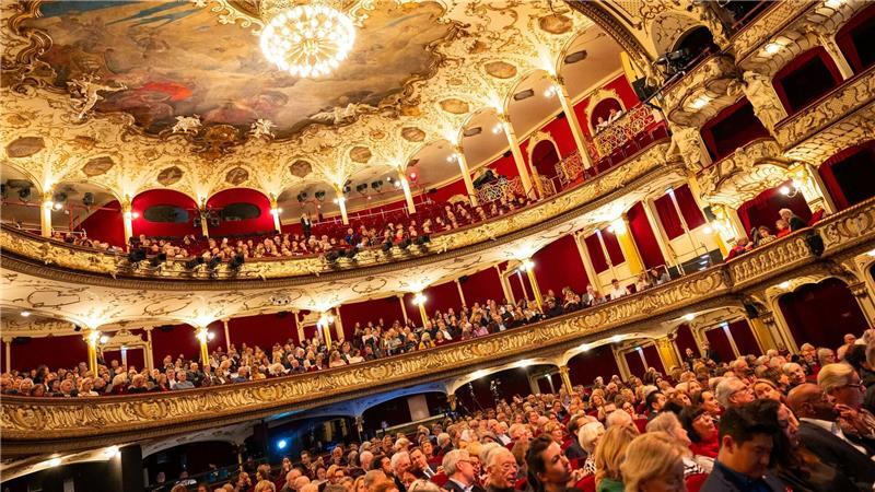 Auch das Schauspielhaus ist bei der Hamburger Theaternacht dabei. (Archivbild)