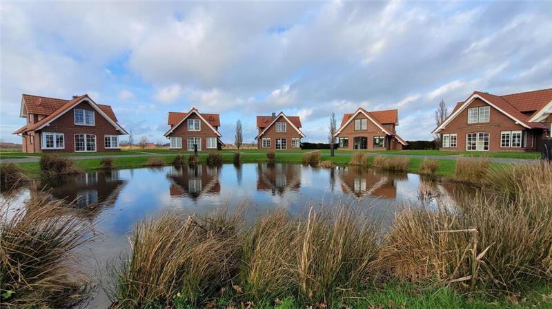 Alter Deichhof begeistert Urlauber an Nordseeküste Auch das zum Deichhof gehörende Wehldorf in Wremen mit seinen hübschen Ferienhäusern finden Urlauber neuerdings unter den Ringhotels.