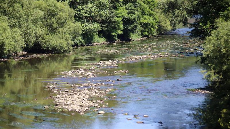 Zu wenig Wasser in Talsperren und Flüssen Auch dem Weser-Quellfluss Fulda fehlt Wasser. (Archivbild)