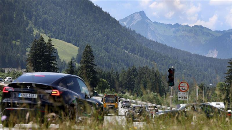Fernpass-Demo legt Urlaubsroute lahm: Was erwartet Reisende? Auch der Fernpass ist eine vielbefahrene Ferien-Route.