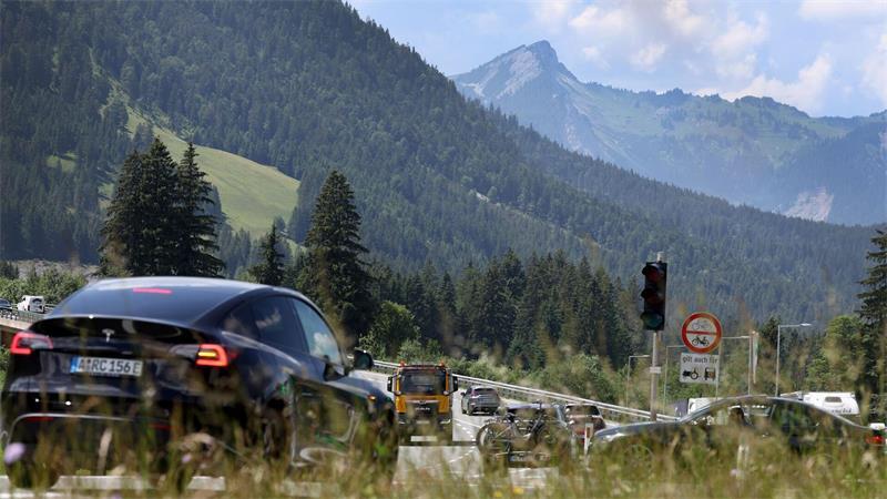 Auch der Fernpass ist eine vielbefahrene Ferien-Route.
