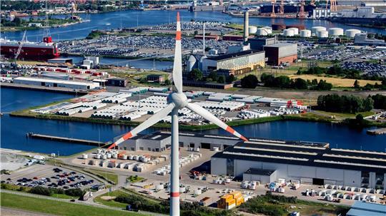 Auch der Hafen in Emden spielt eine Rolle in den Ausbauplänen der Landesregierung. (Archivbild)