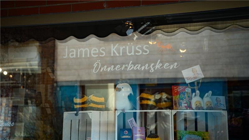 James Krüss – Vom Hummerfischerenkel zum Jugendbuchstar Auch der Kinderbuchladen hat zum Geburtstag länger auf.
