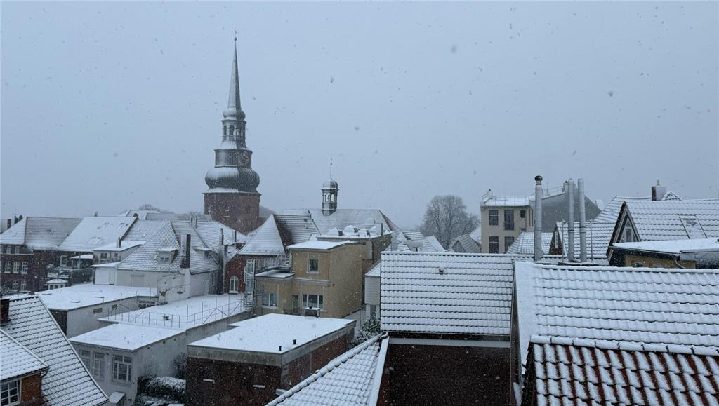 Auch der Stader Pferdemarkt ist verschneit. 