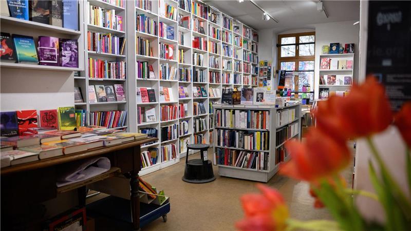 Weimer wegen gestoppten Bibliotheksbaus in Kritik Auch die Buchhandlung „Zur schwankenden Weltkugel“ in Berlin wurde von der Preisliste gestrichen (Archivbild).