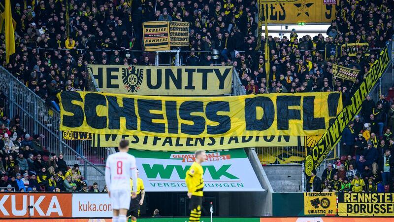 Unterbrechungen und viel Frust: Investoren-Deal im Fan-Fokus Auch die Dortmunder Fans zeigten ein eindeutiges Banner.