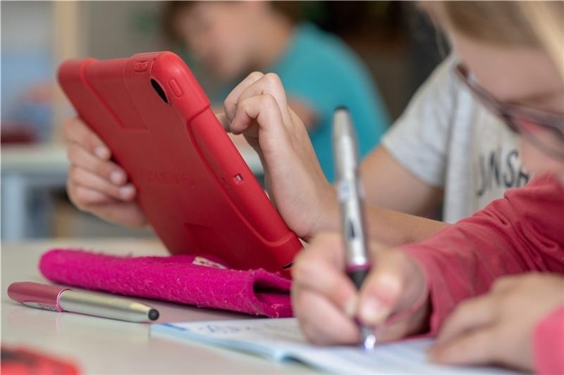 Auch die Grundschulen in Nordkehdingen sollen möglichst schnell mit Tablets ausgestattet werden. Foto: Armin Weigel/dpa