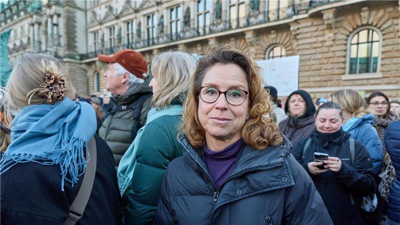 Auch die Hamburger Bürgerschaftspräsidentin Carola Veit war gekommen.