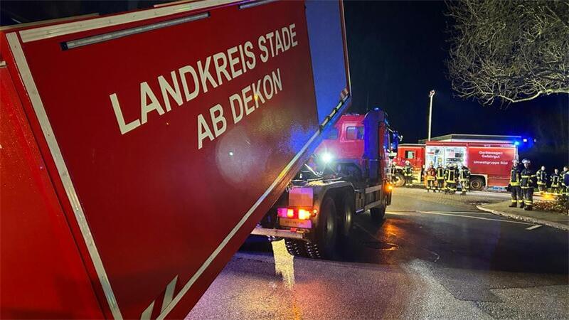 Auch die Kreisfeuerwehr war vor Ort - mit der Gruppe Messen und Spüren und den Dekon-Kräften.