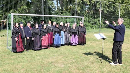 Auch die "Kutenhulder Trachtensingers" lassen ihre Stimmen bei der Vokal-Veranstaltung erklingen.