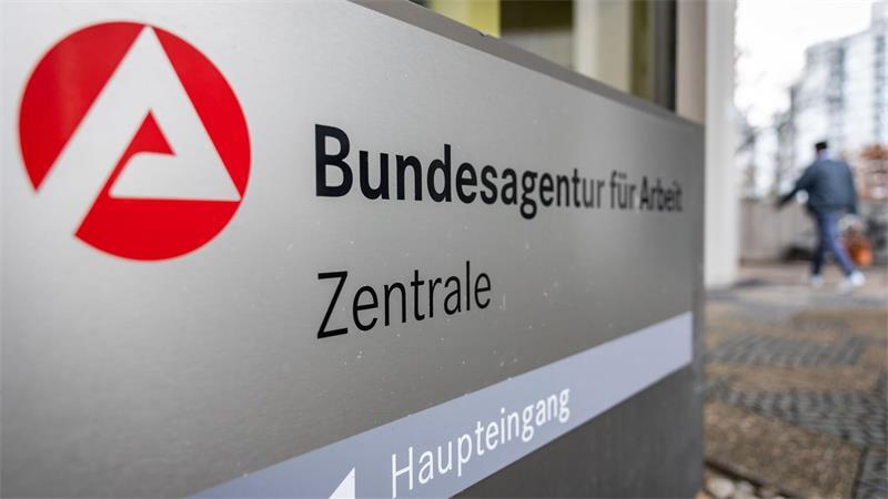 Drei Millionen Arbeitslose – Besserung in Sicht? Auch die Nachfrage nach neuen Arbeitskräften bleibt im August schwach. (Archivbild)