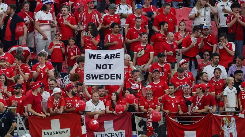 „Ein Knackpunkt“: Füllkrug rettet DFB-Elf Gruppensieg Auch die Schweizer Fans sorgten für eine gute Stimmung in Frankfurt.