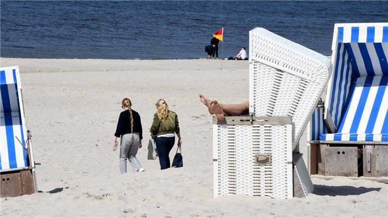 Auch die ersten Strandkörbe werden schon aufgestellt (Archivbild).